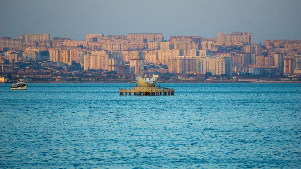 Де знаходиться Каспійське море: географія та розташування